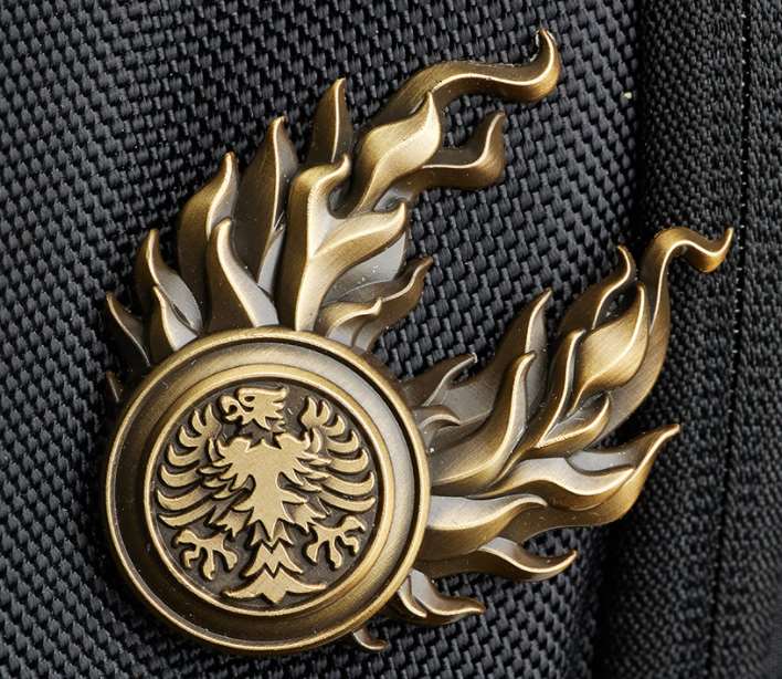 Total War III Warhammer brooch Game Twin Tailed Comet Pin Badge 40K Starforged